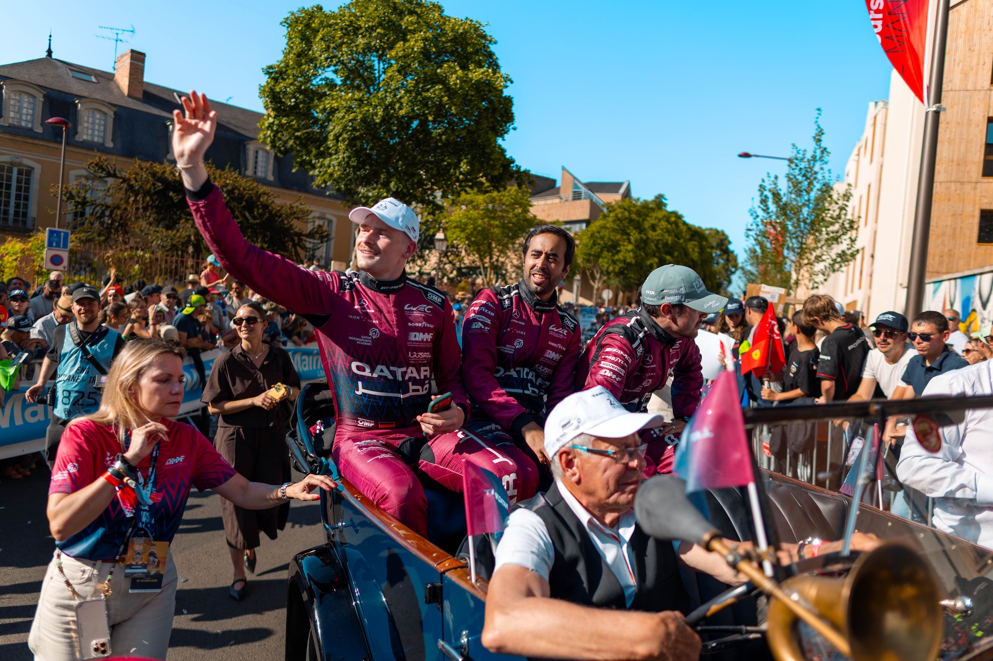 Fahrerparade durch die Stadt